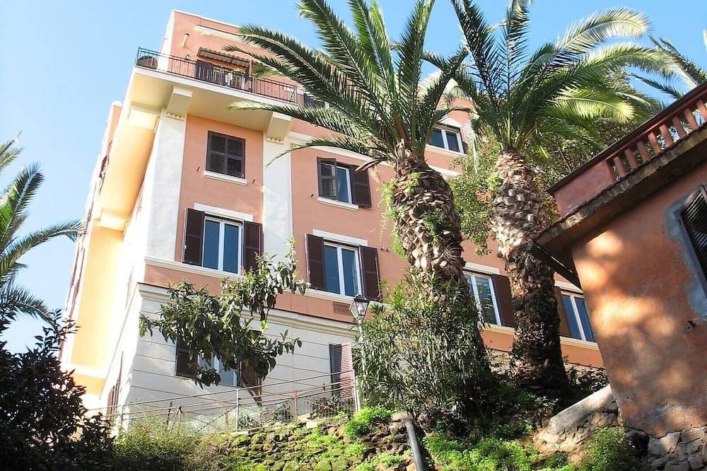 Foto 12 von 23: Rom-Trastevere Balkon Ideal gelegen. Internet. Alles zu Fuß erreichbar