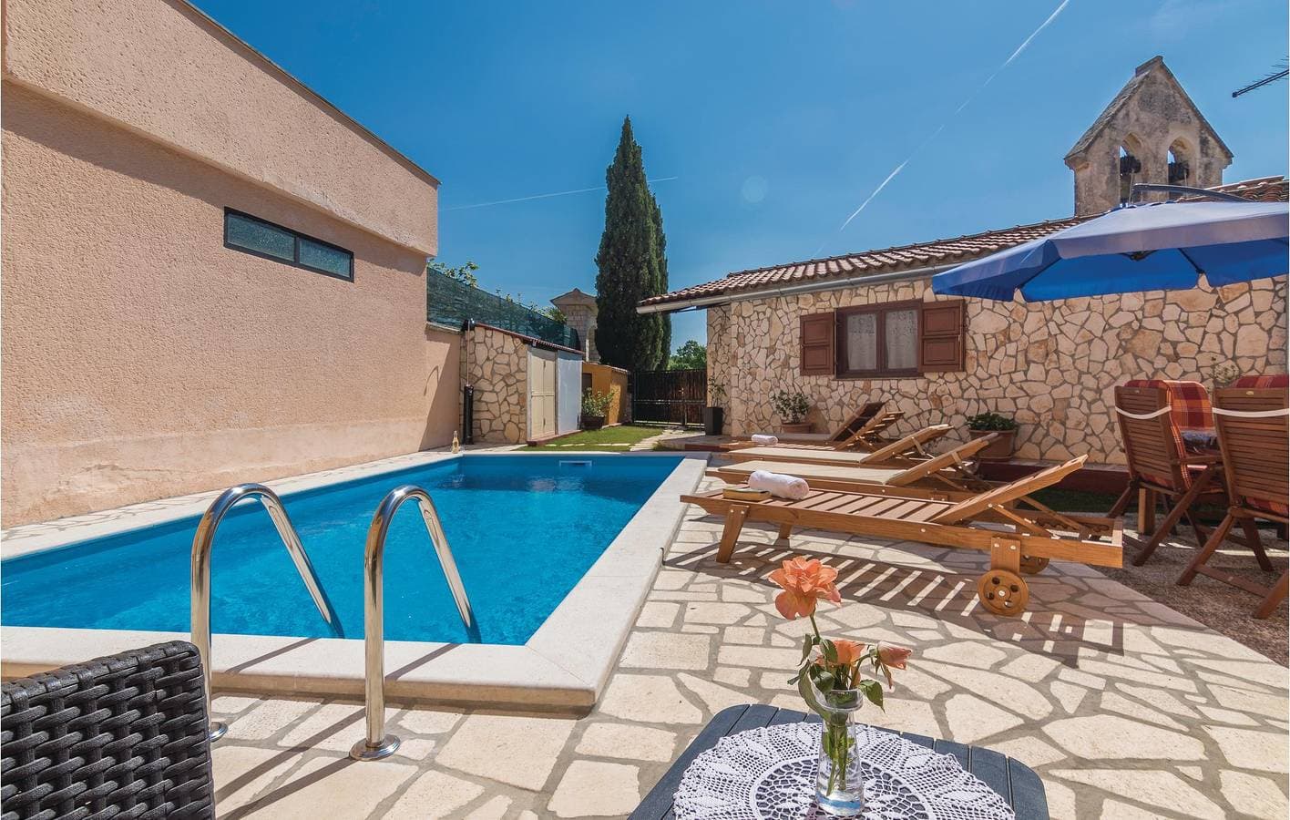 Foto 7 von 22: Charmantes Apartment mit Pool und WLAN, nur wenige Schritte von den Restaurants in Barat entfernt