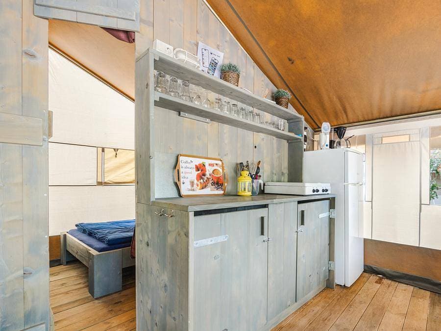 Foto 9 von 51: Naturist Camping Solaris - Safarizelt 5 personen - Safarizelt Luxe