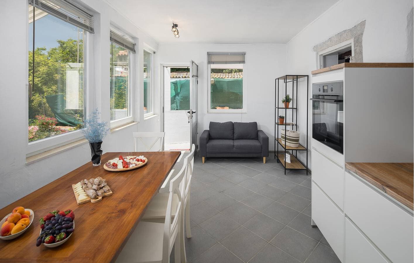 Foto 7 von 27: Geräumige 1-Zimmer-Wohnung mit Terrasse, WLAN und Parkplatz