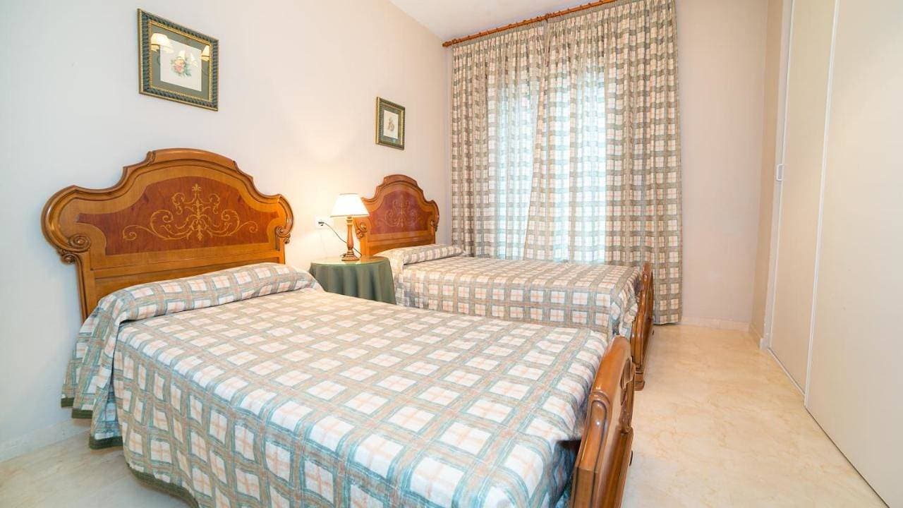 Foto 5 von 33: Two-Bedroom Apartment