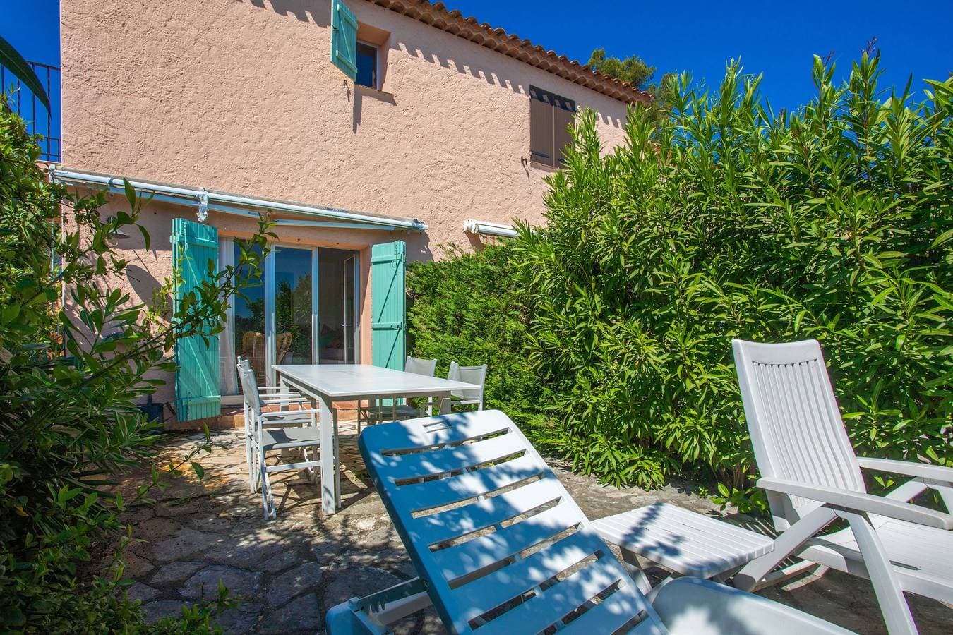 Foto 3 von 30: Ferienhaus 'Maison De Gathen' mit Meerblick, Gemeinschaftspool und Klimaanlage