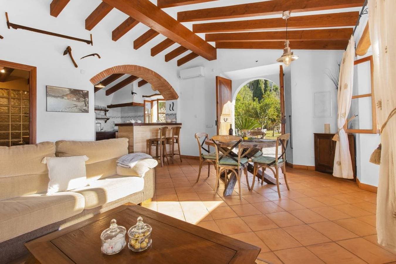 Foto 8 von 27: Ferienhaus "Es Tarongers" mit Bergblick, Garten, Terrasse & Pool
