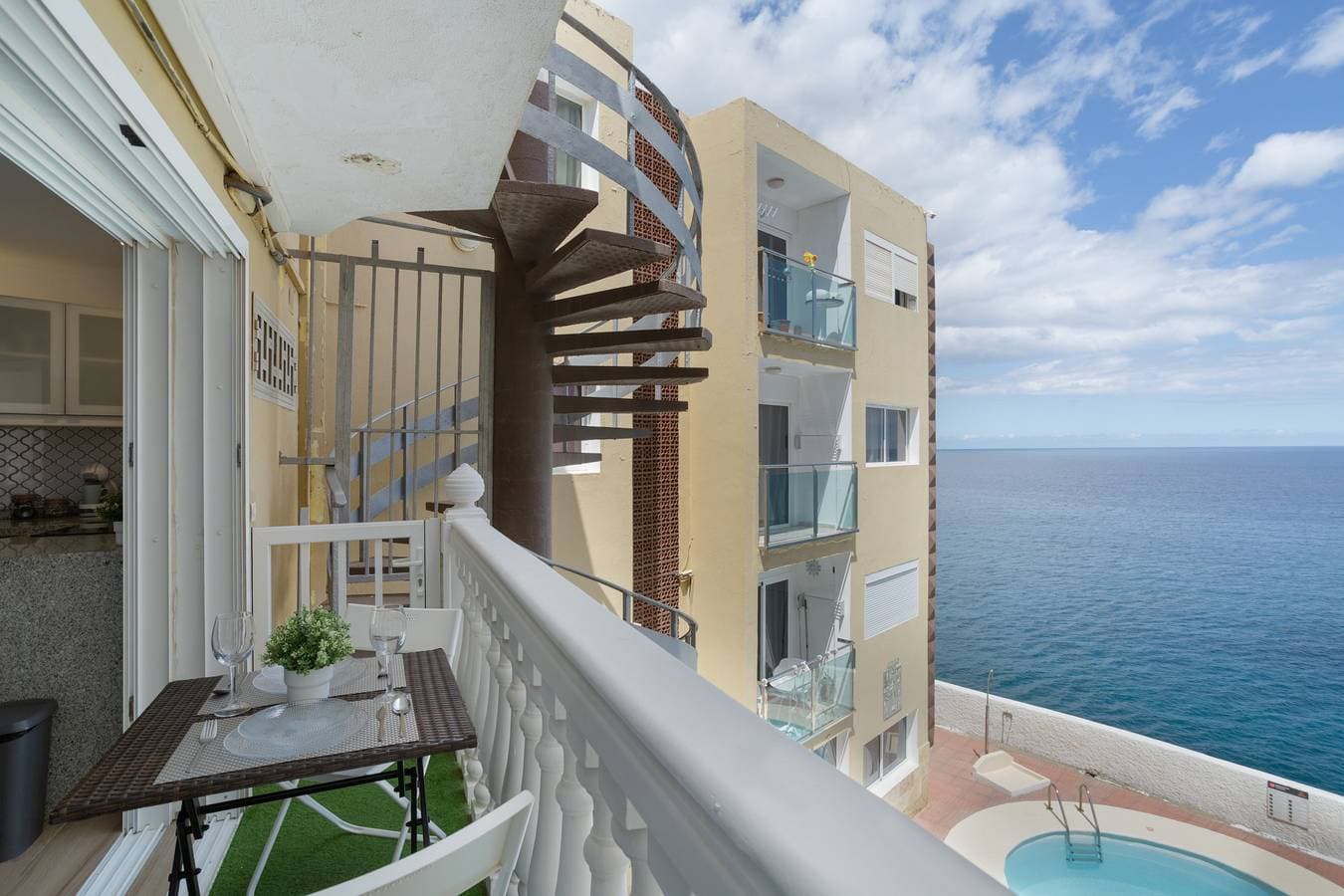 Foto 2 von 23: Ferienwohnung 'Flipper 302' mit Meerblick, Gemeinschaftspool und WLAN