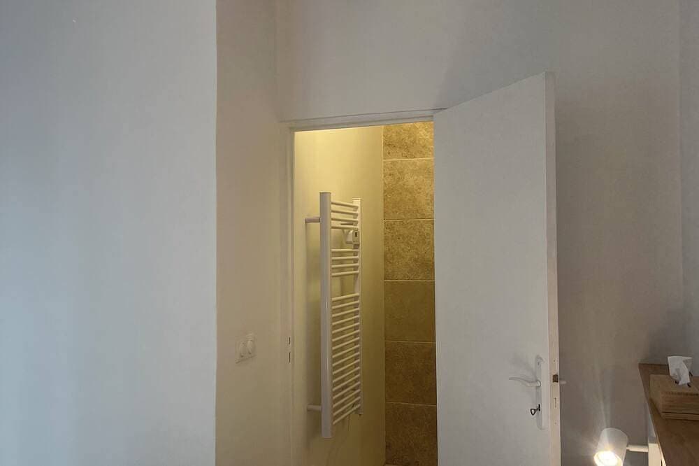 Foto 4 von 19: Cosy apartment in the heart of Forcalquier • Air conditioning - WiFi - Premium comfort