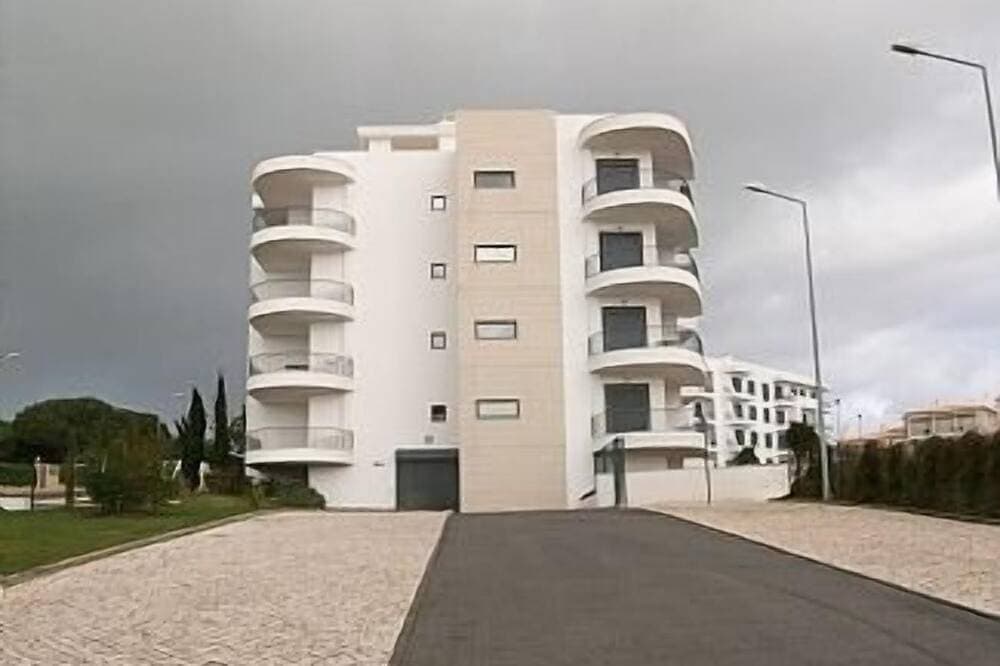 Foto 8 von 30: Neue Wohnung mit Blick auf den Pool und den Tennisplatz mit Meerblick