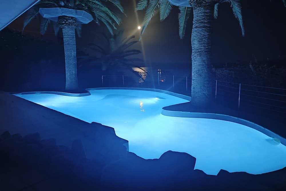 Foto 5 von 30: NeaVilla,für 11 Personen,Swimmingpool, Panoramaterrasse,70Mt vom Strand entfernt