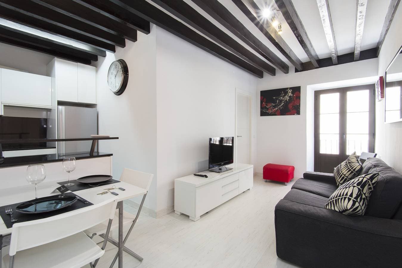 Black&White Apartment minimum stay 31 nights 1