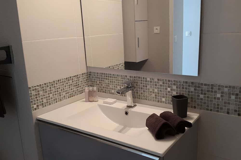 Foto 4 von 30: 1-minute walk to the beach, superb sea view, private parking, terrace.