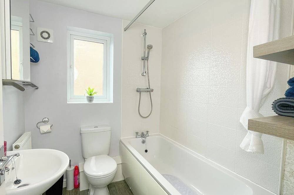 Foto 12 von 26: Emerald House -3 bed - Free Parking