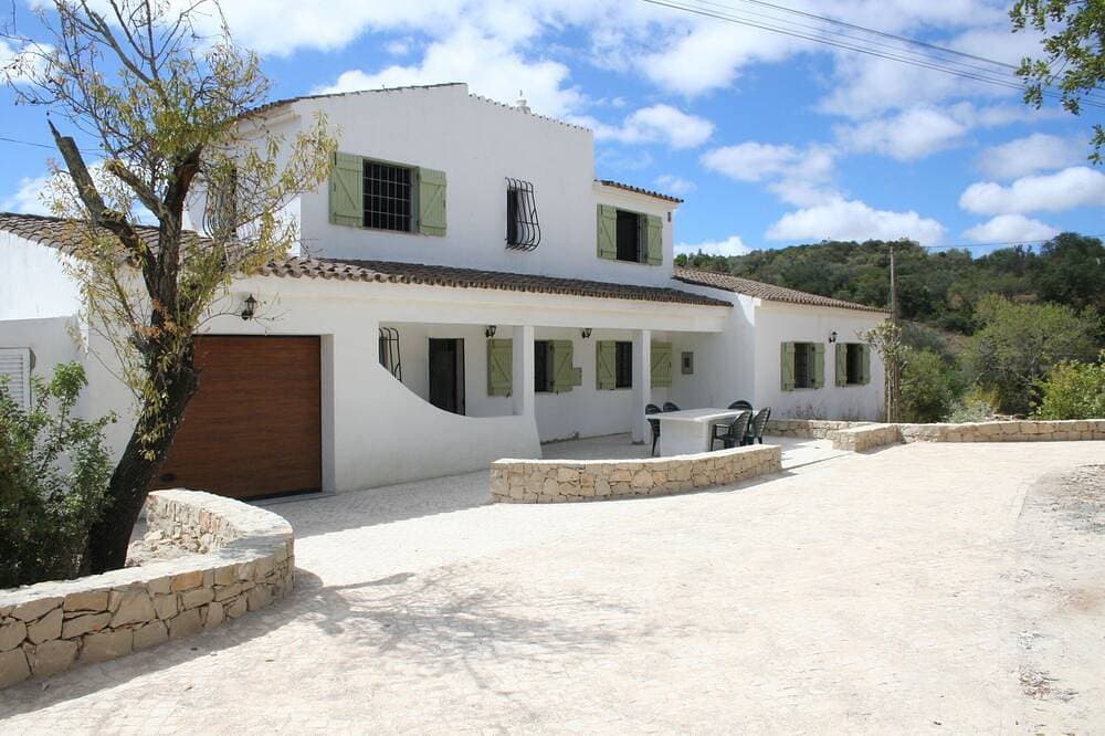 Foto 13 von 30: Wunderschöne Villa mit 5 Schlafzimmern, 4 Bädern, absolute Ruhe, tolle Aussicht, sehr gut gelegen