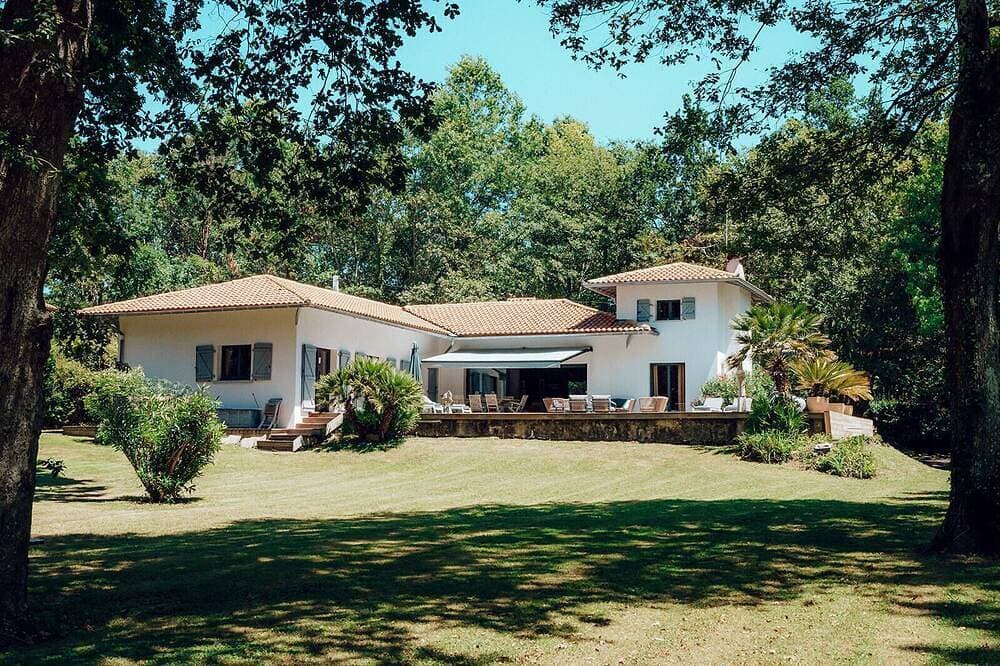 Foto 13 von 30: Villa in der Nähe von Biarritz, Schwimmbad, bewaldeter Park, 4 Schlafzimmer