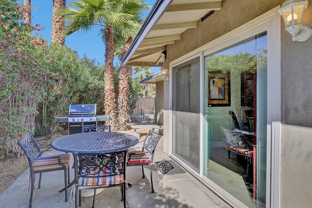 Foto 6 von 26: Palm Springs Home mit eigenem Salzwasserpool und Spa