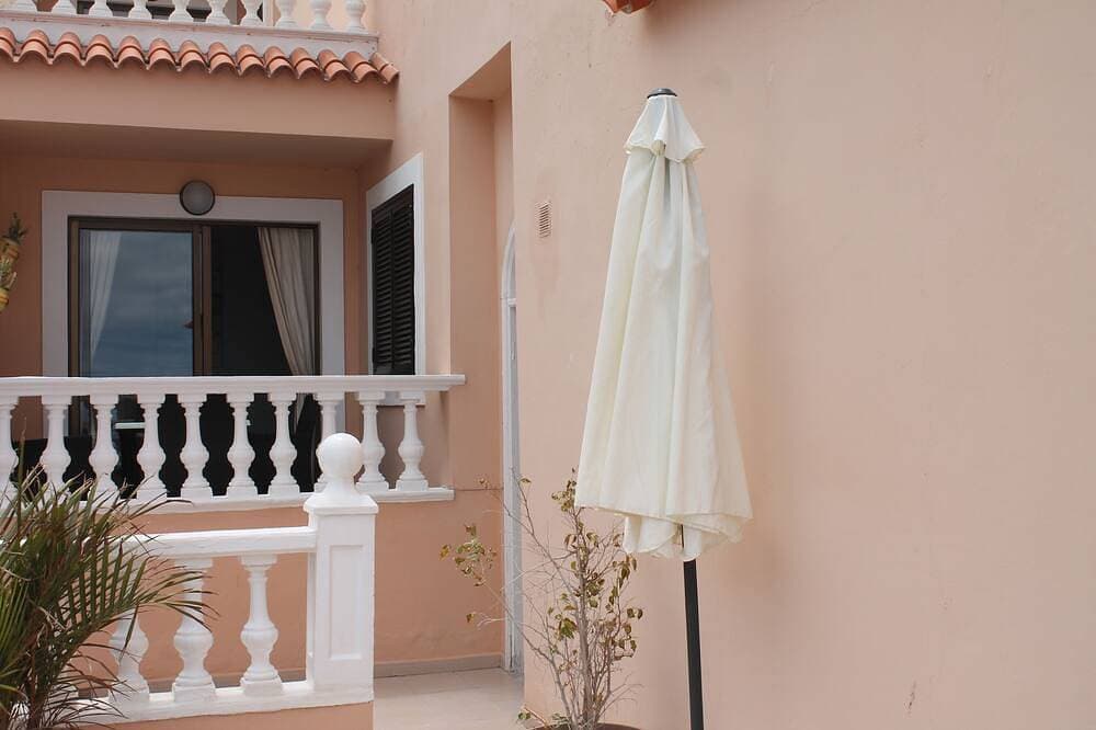 Foto 9 von 30: Superb Wohnung mit herrlichem Blick auf das Meer und die Klippen, 2 Terrassen und kostenloses WiFi.