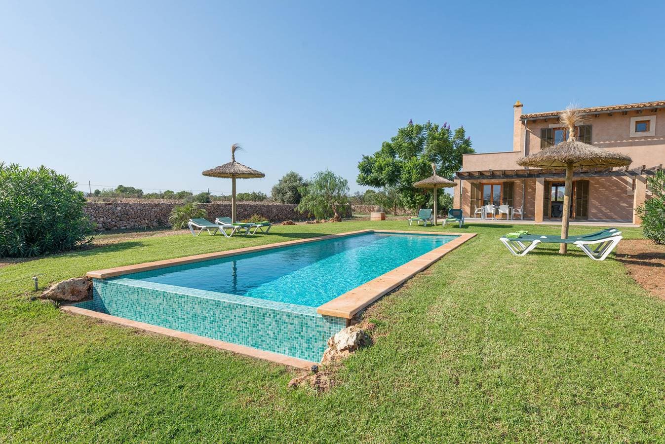 Foto 3 von 36: Es Regalo - Pérgola - Wunderschöne Villa mit privatem Schwimmbad und kostenlosem W-Lan.
