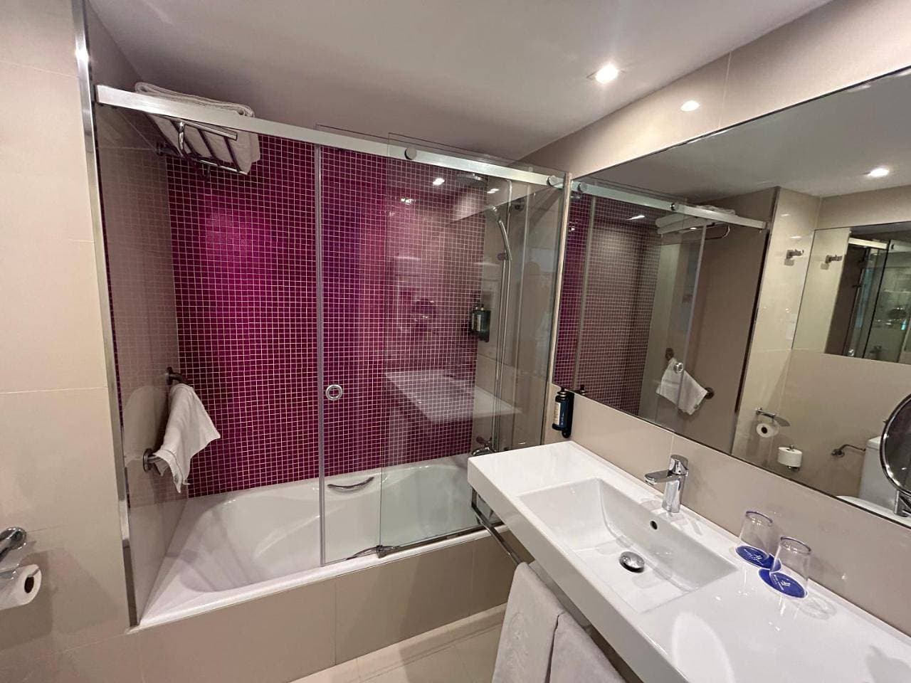 Foto 11 von 12: Double or Twin Room with Street View