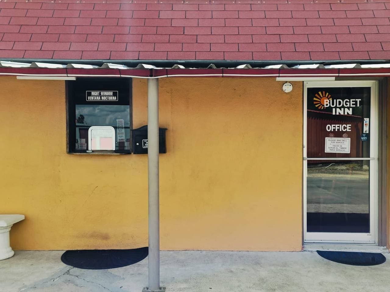 Foto 5 von 23: Edinburg, Texas | Kingsize-Bett | Rauchen