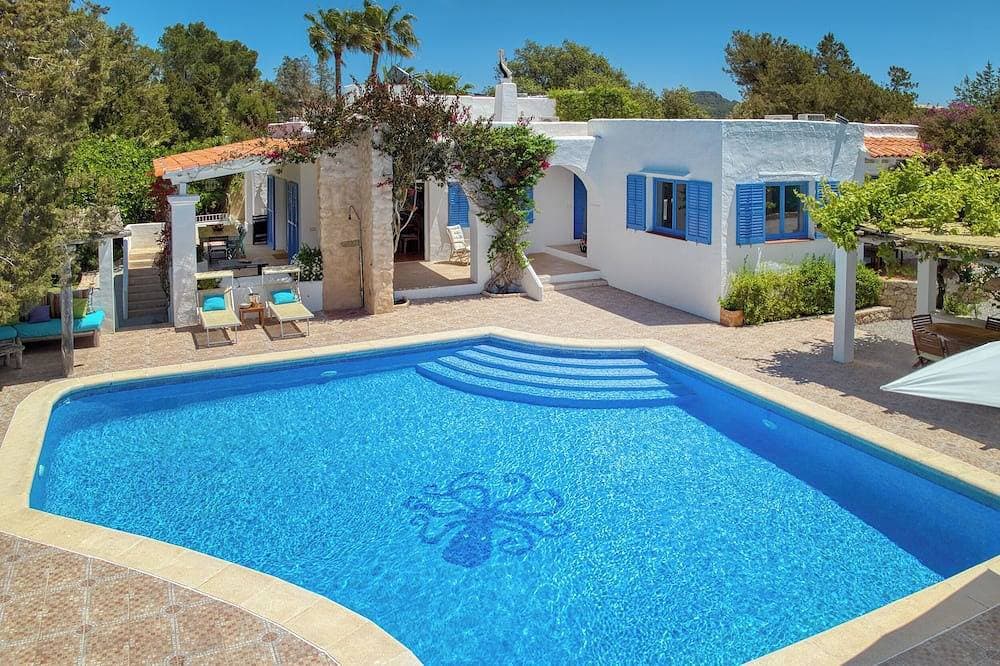 Schöne Villa für 8 mit grosser pool ideal gelegen. 1