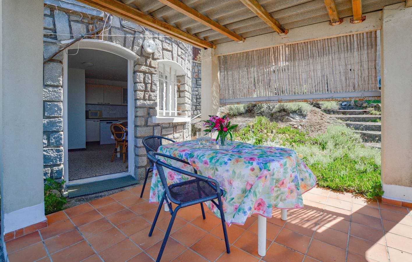 Foto 9 von 17: Gemütlicher Rückzugsort am Strand mit WiFi, Terrasse und Parkplatz