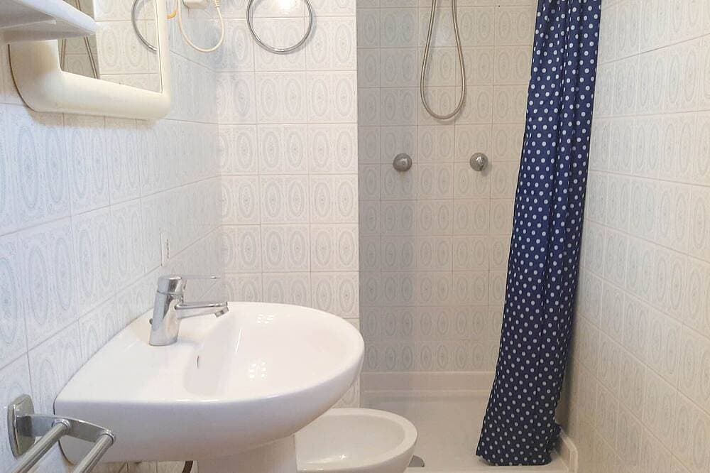 Foto 4 von 16: (Side 2) Apartment near the beach