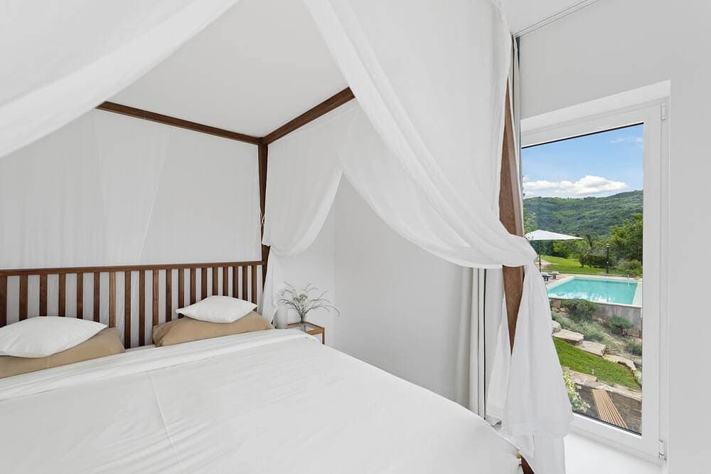 Foto 6 von 30: Villa Majestic Eye with infinity pool in nature paradise near Motovun