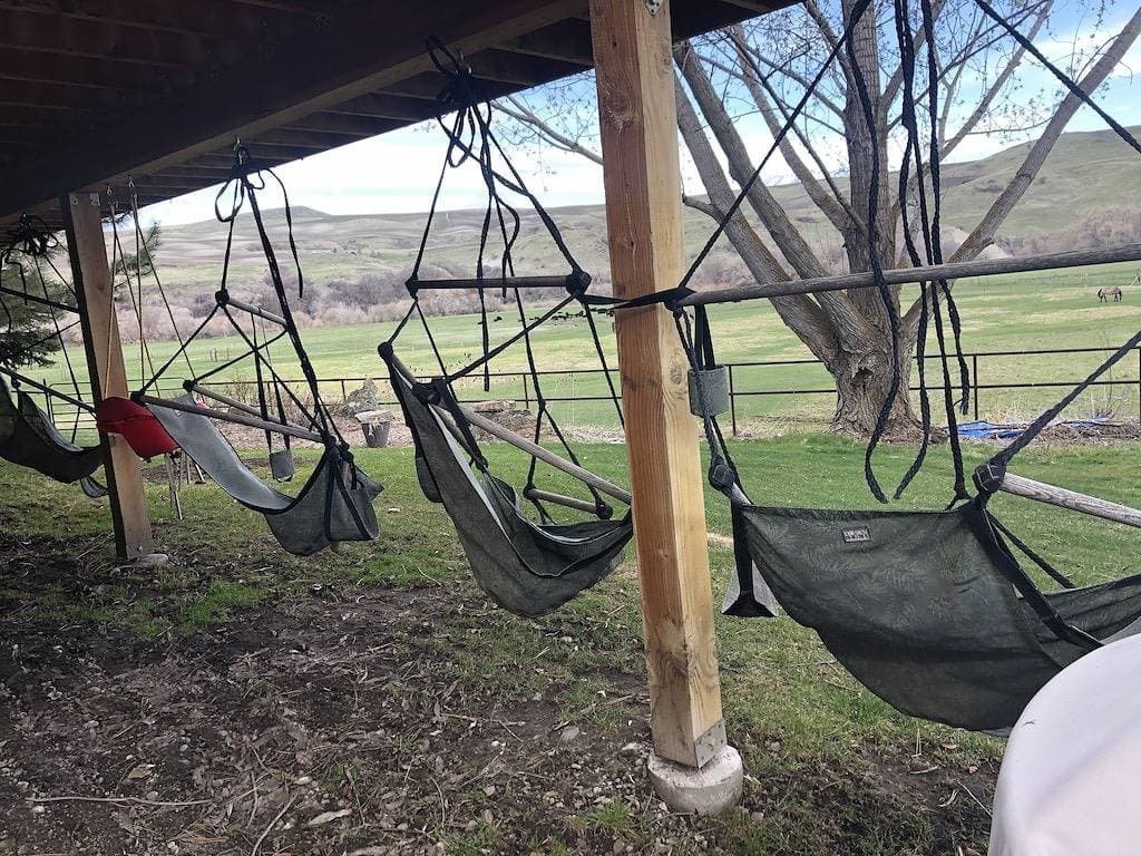 Foto 13 von 37: Eine wunderbare, abgelegene zweistöckige Hütte, Deck, Feuerstelle, gefüllter Teich zum Angeln.