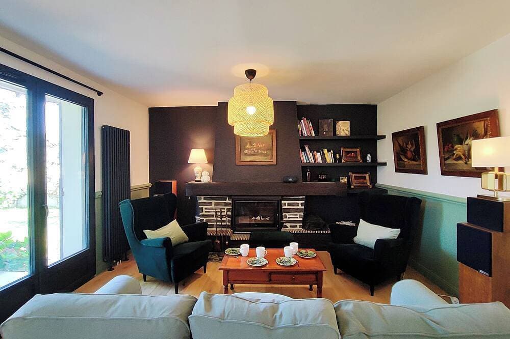 Foto 13 von 30: The \"Accotinaée\" Villa - Landing Beach - Enclosed and Secure Garden - Sleeps 8