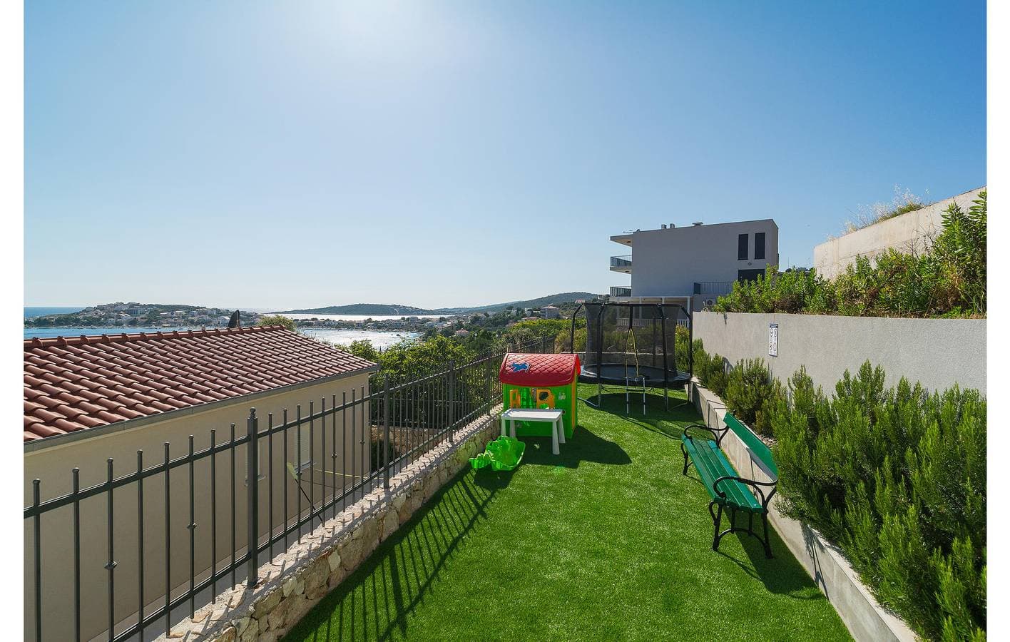 Foto 9 von 59: Gemütliche 2-Zimmer-Wohnung mit Pool und Terrasse, 100 m von der Küste entfernt