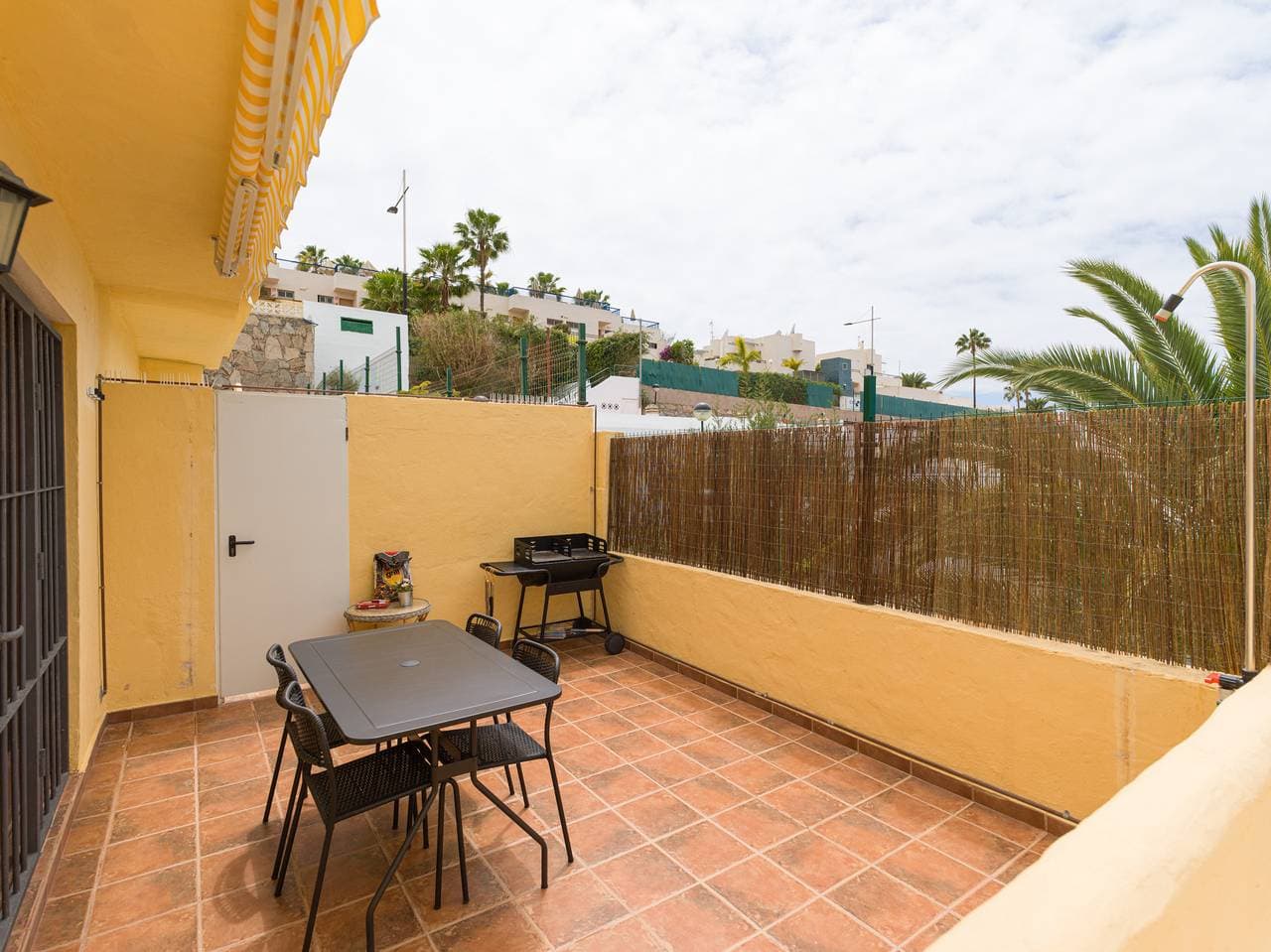 Foto 6 von 37: Private Solarium Home -  Terrace & Beach Views
