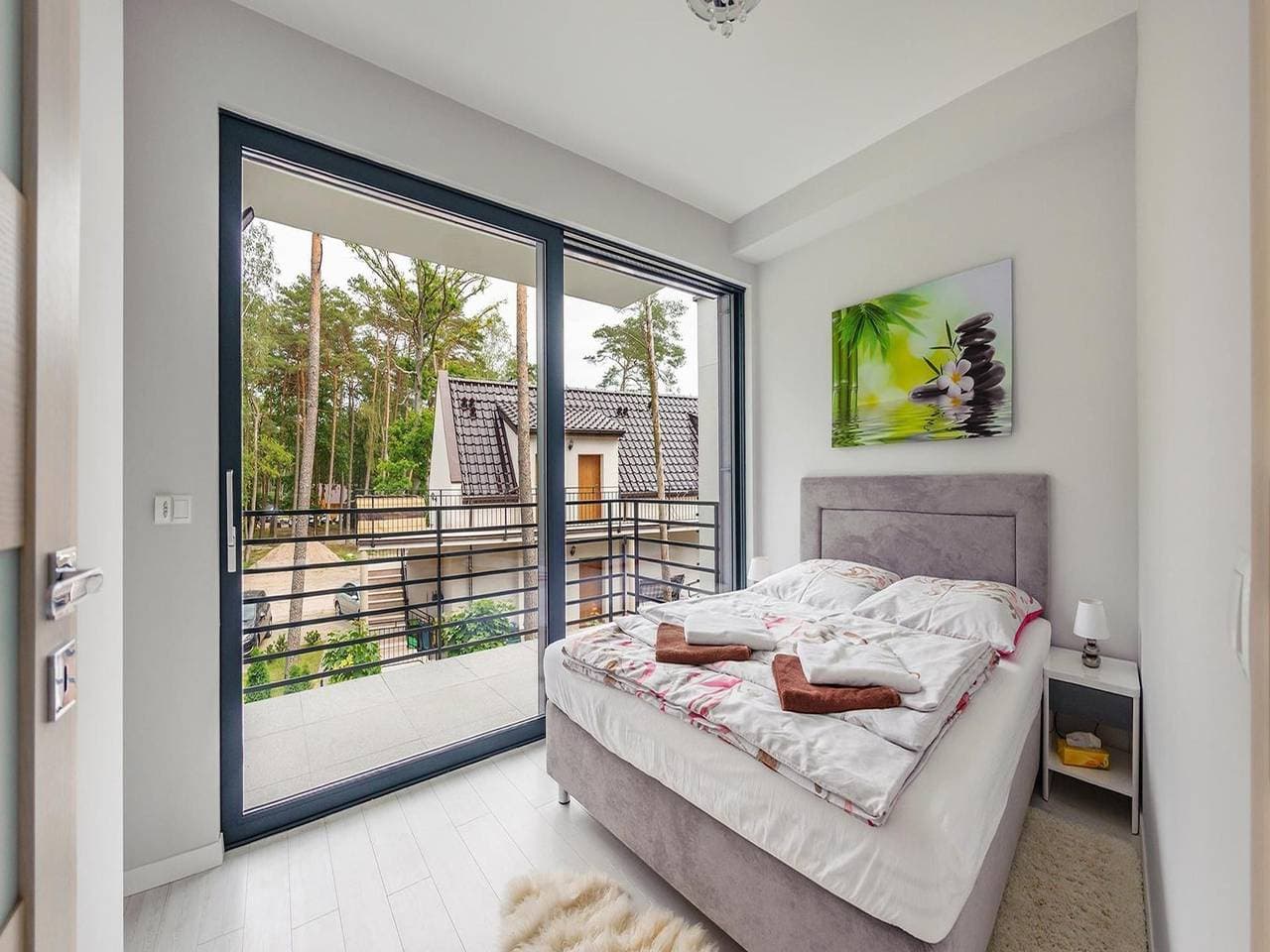 Foto 9 von 27: Zweistöckiges Ferienhaus mit Garten und Pool