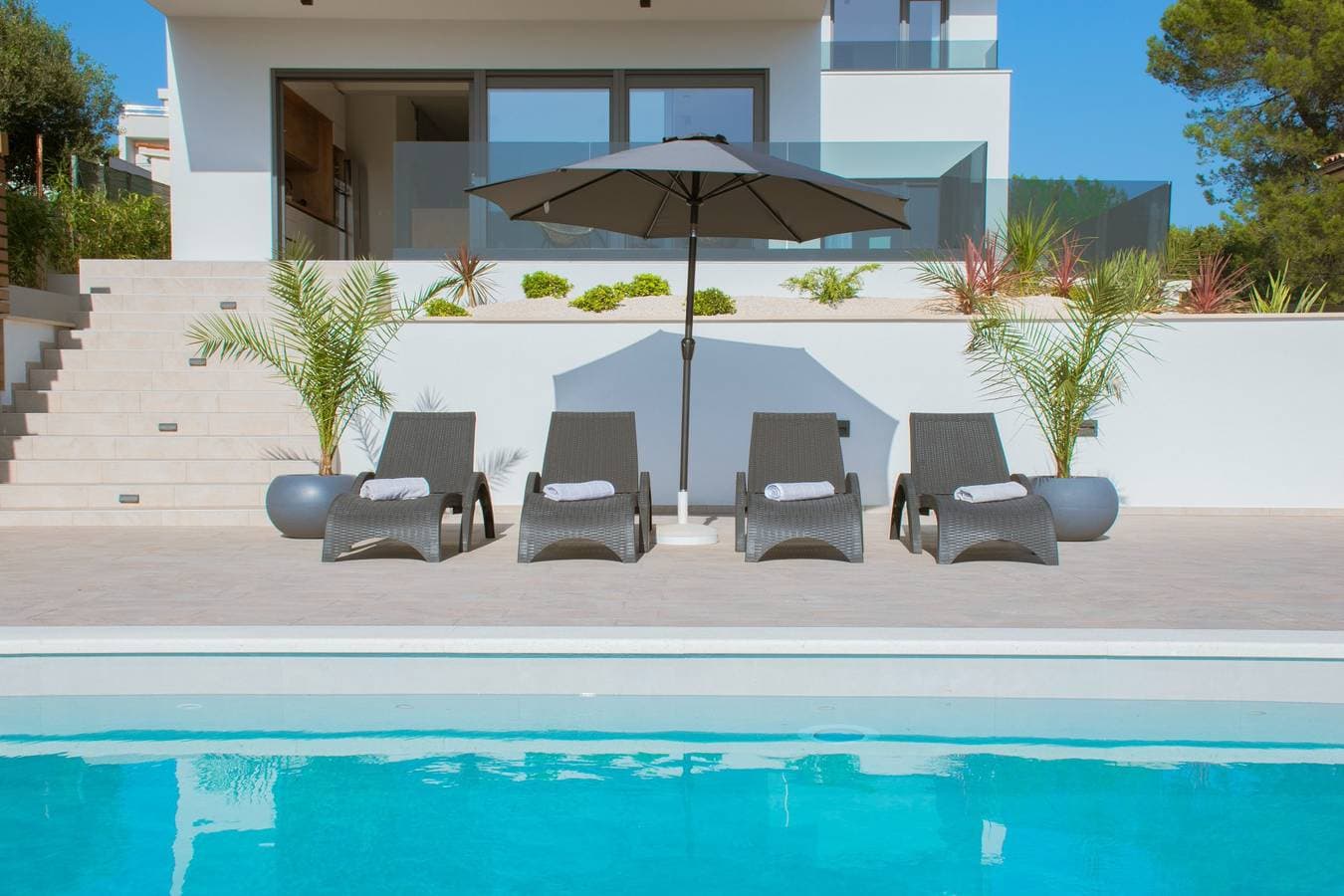 Foto 8 von 61: Neue Villa mit privatem Pool mit Meerblick