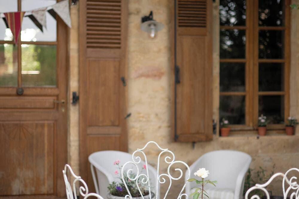 Foto 13 von 16: Le Petit Gite au Manoir de Carlucet. Friendly pub/restaurant a short walk.