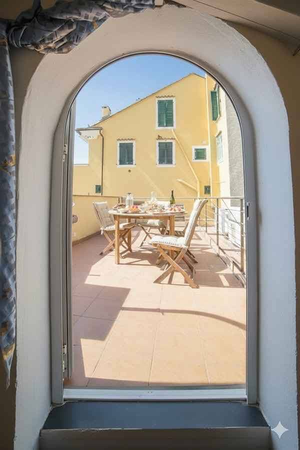 Foto 10 von 13: Ferienwohnung mit Klimaanlage und Dachterrasse mit Meerblick