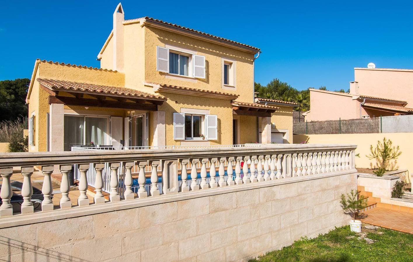 Foto 2 von 36: Rückzugsort am Meer mit Pool und Terrasse bei Cala Mitjana