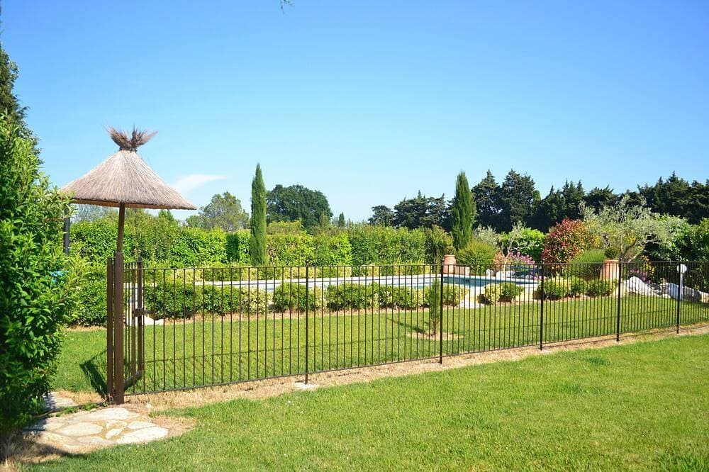 Foto 8 von 30: Schönes Haus, geschlossener Pool in der Nähe von Alpilles, Climatisee, auf dem Land