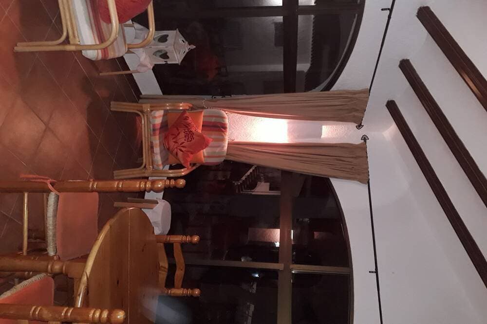 Foto 10 von 16: Liebe 2-Bett-Wohnung.  4 Personen mit WLAN, Sat-TV und Pool.