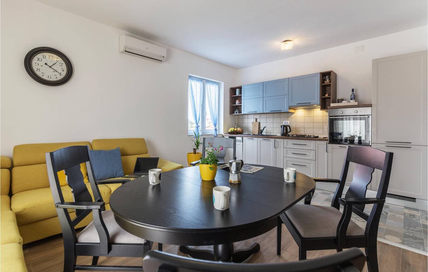 Foto 10 von 28: Apartment am Meer mit Terrasse, WLAN und in der Nähe von Restaurants – Peroj