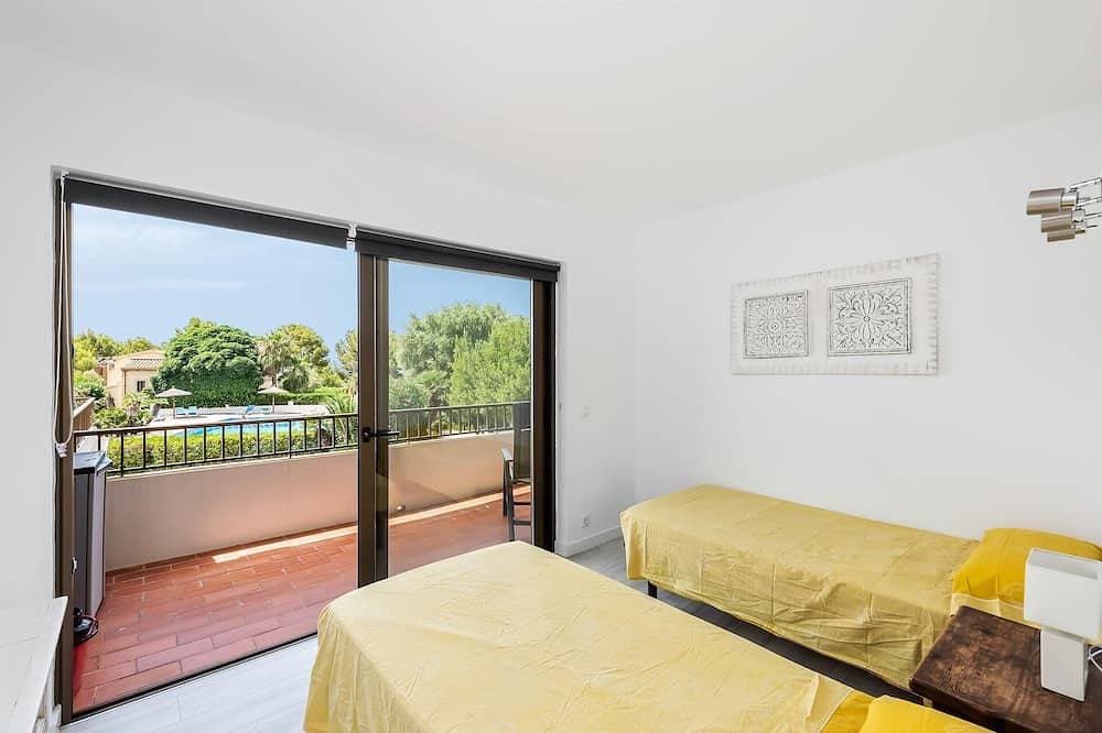 Foto 4 von 15: Romaní - Acollidor apartament a Betlem amb piscina,