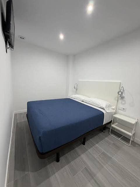 Foto 2 von 5: Mixed Dormitory Room