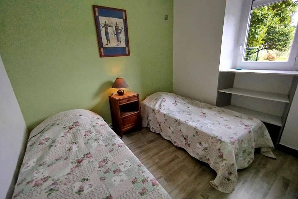 Foto 2 von 20: Large apartment 5 minutes' walk from Joyeuse, its shops and famous market.