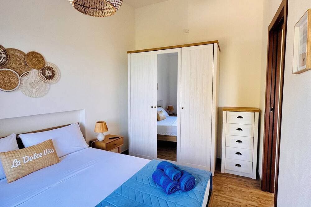 Foto 3 von 30: Nereids-The Coastal Suite. The sea one breath away from you