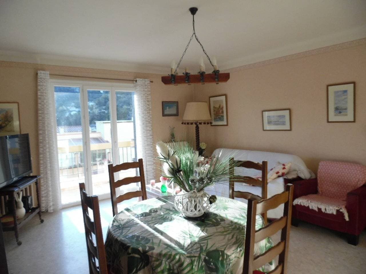Foto 10 von 10: Gemütliche F2 Wohnung mit Terrasse, Parkplatz und WLAN - Nahe Stadtzentrum und Thermen