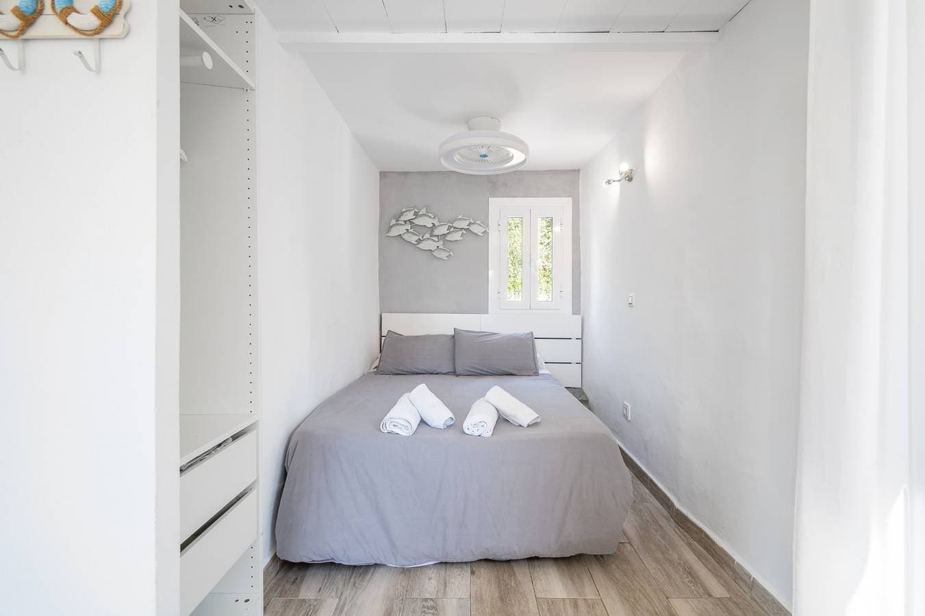 Foto 11 von 27: Ferienhaus 'Gemütliches kleines Haus in Meeresnähe' mit privater Terrasse, Wi-Fi und Klimaanlage