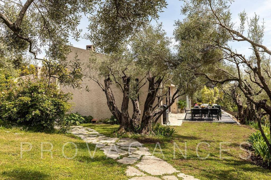 Foto 10 von 49: Schöne Architektenvilla mit Pool in Tourrettes-sur-Loup