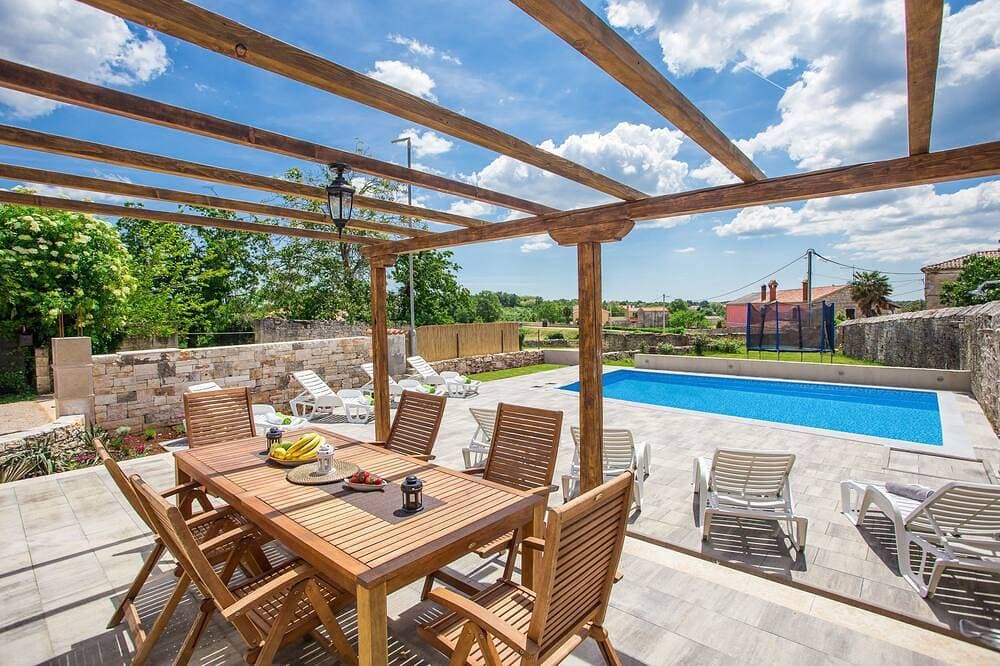 Wunderschöne Villa mit Schwimmbad, Grill, WIfi, kostenloses WLAN 1