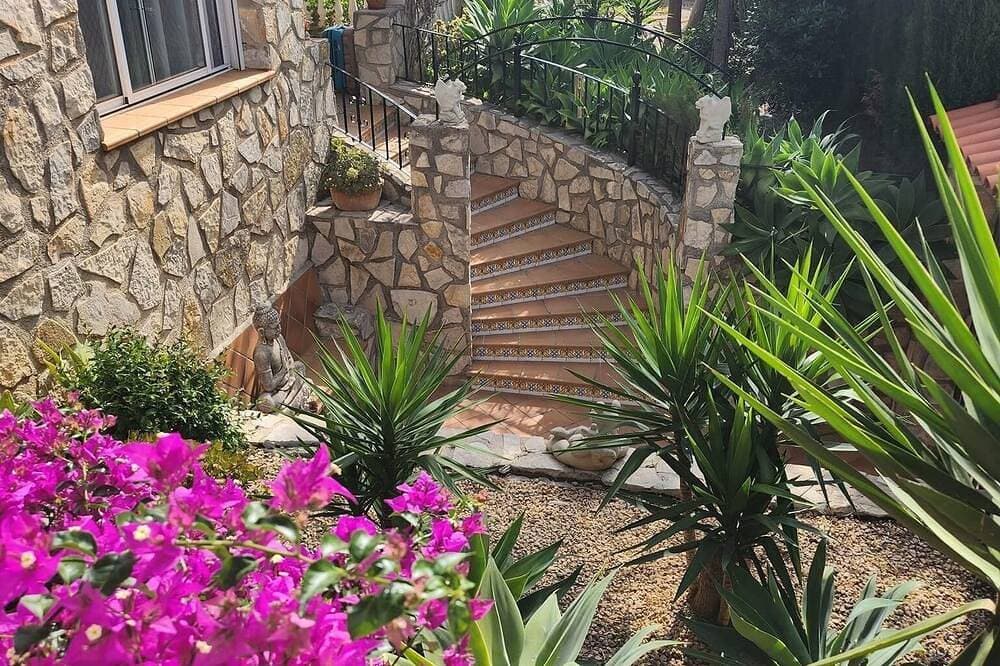 Foto 10 von 30: Schöne Villa inmitten üppiger Gärten, privater Pool, für 6 Personen