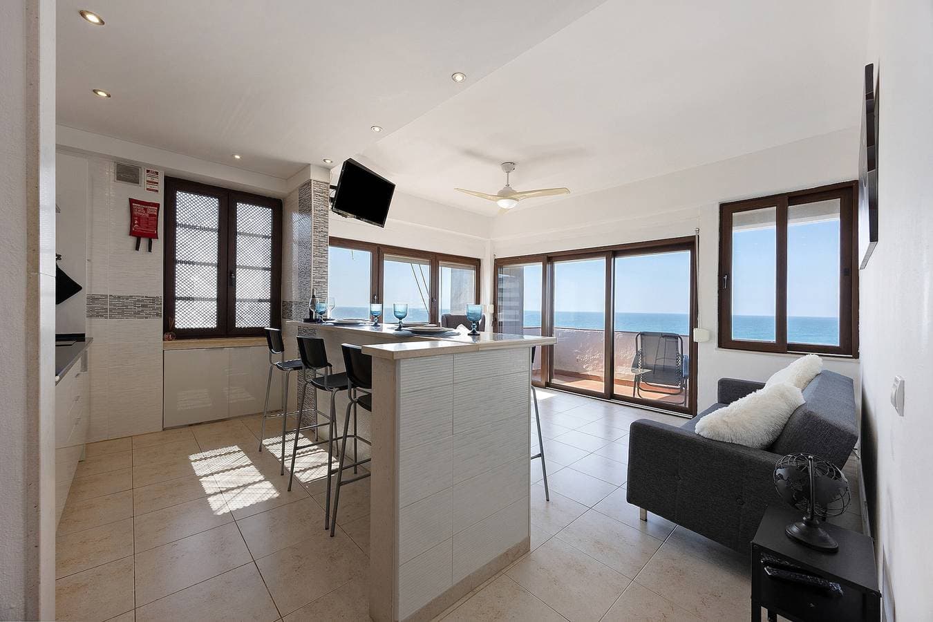 Foto 4 von 28: Ferienhaus 'Alvor Vista Magnífica na Praia' mit Meerblick, Balkon und WLAN