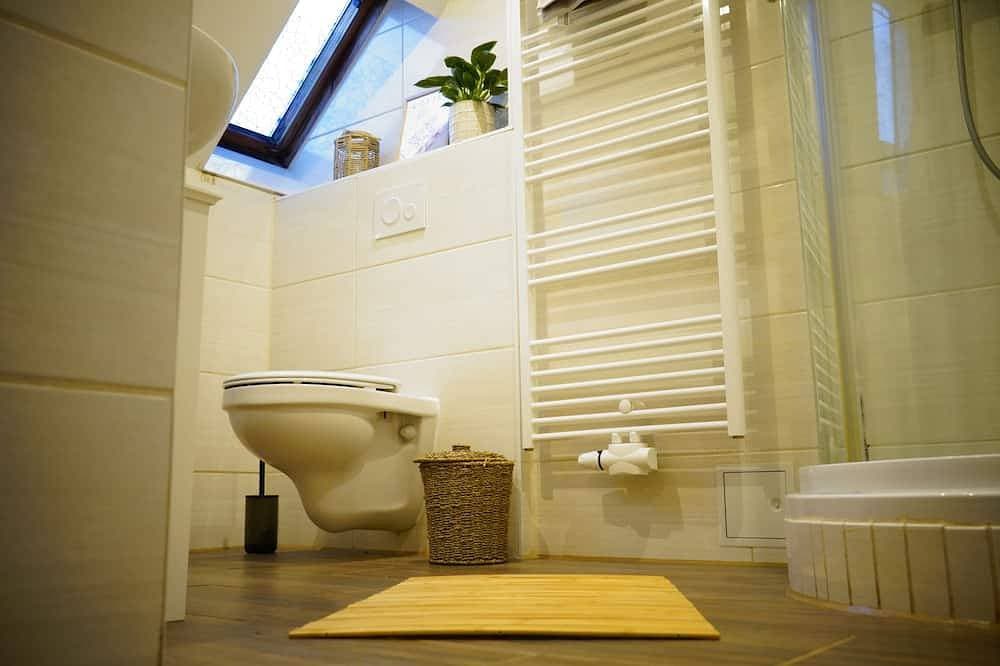 Foto 9 von 30: Offene, gemütliche Dg-Etage in Haus - Mit Wohnzimmer, gr. Bad, Wifi, Netflix