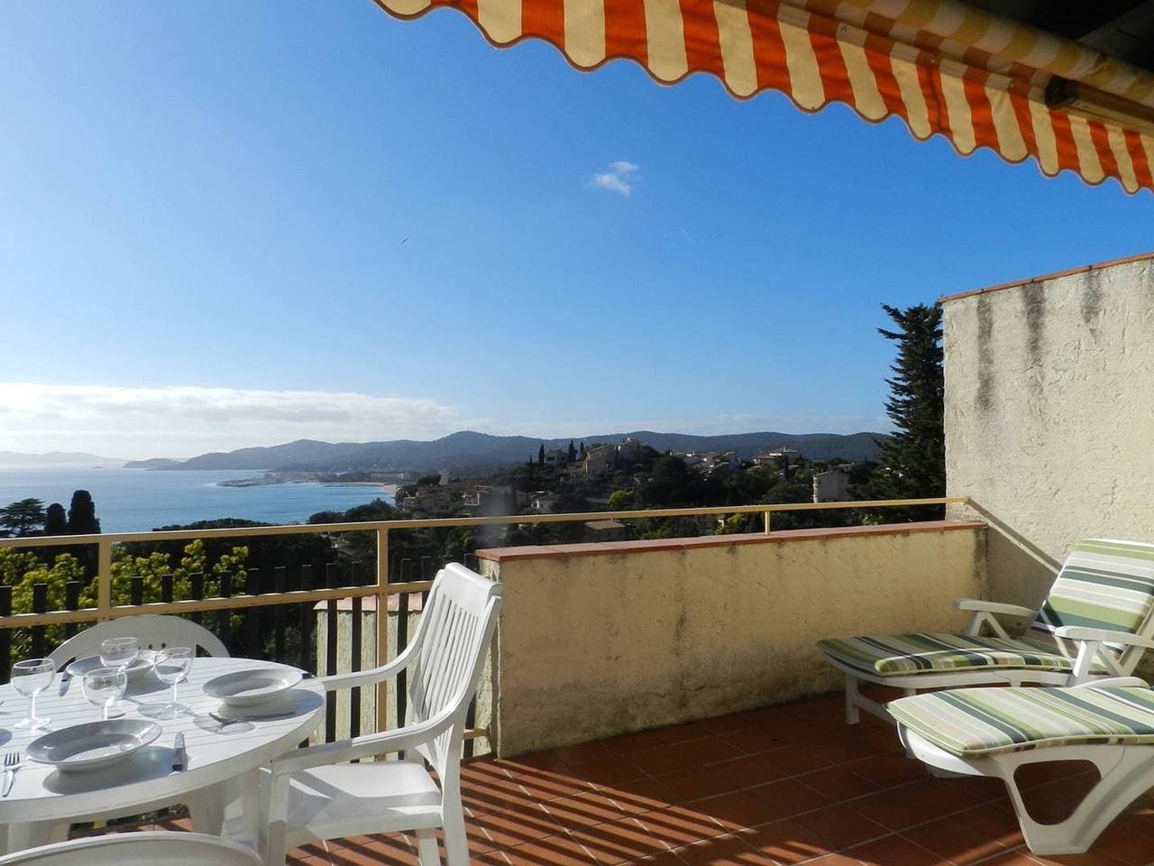 Foto 6 von 23: 2-Zimmer-Wohnung mit Meerblick-Terrasse, Parkplatz in Le Lavandou