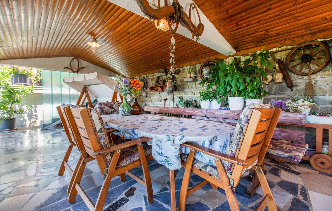 Foto 8 von 20: Ferienwohnung für 5 Personen mit Terrasse